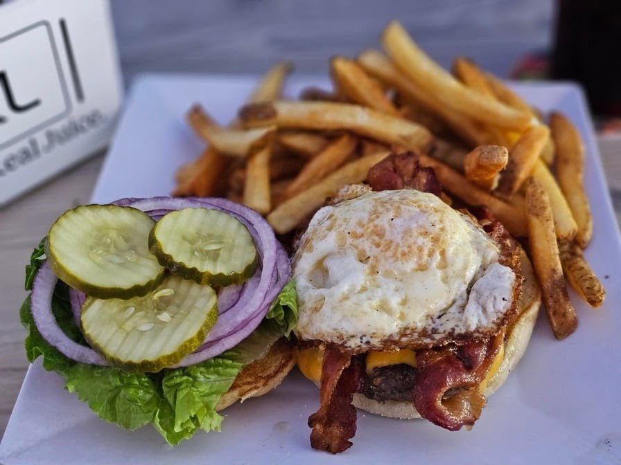 Casual American dishes served from morning to late night.